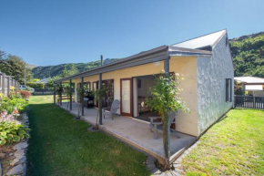 Eureka Cottage - Arrowtown Holiday Home